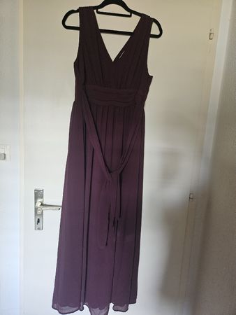 Robe longue violette, élégante
