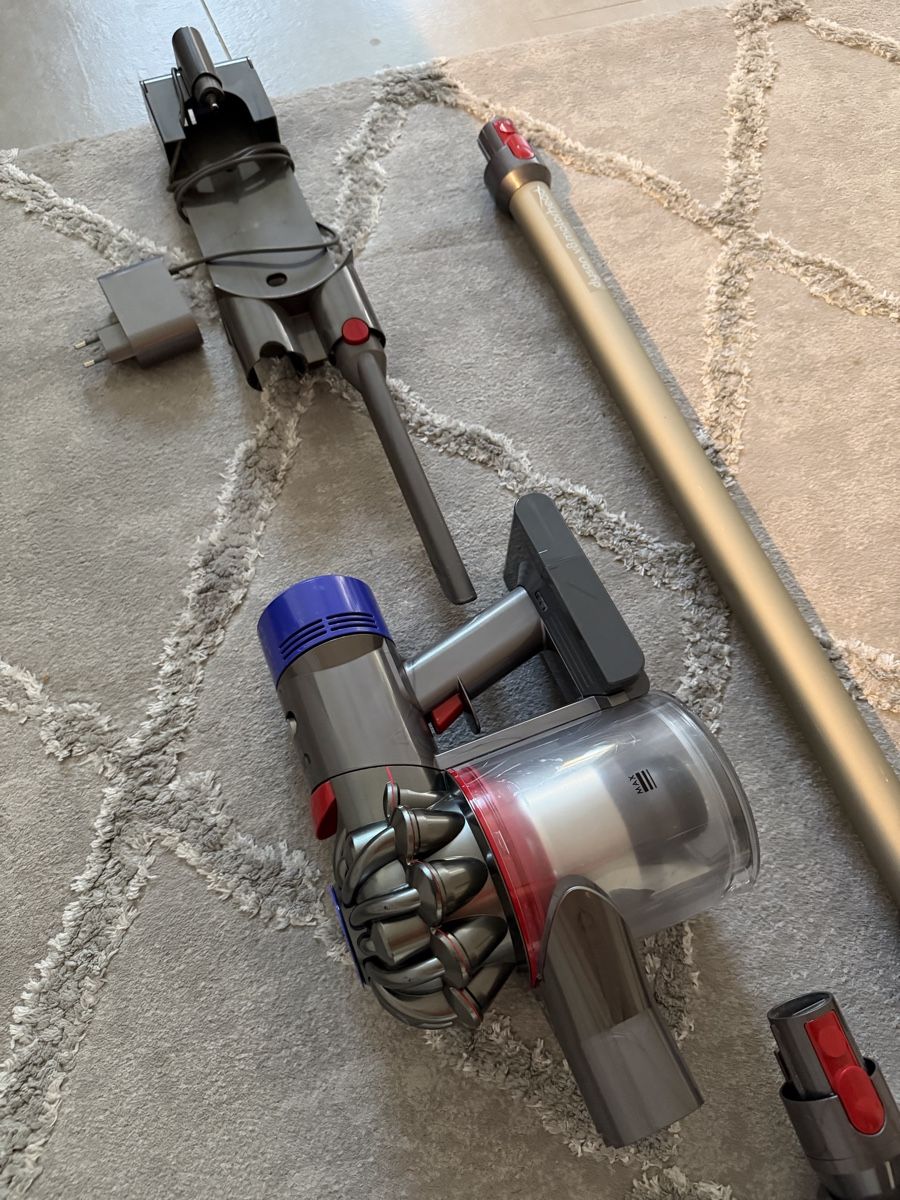 Dyson Aspirapolveri & Accessori: Dyson V8 motorhead – Usato da Meyrin venduto da SA_3006 3