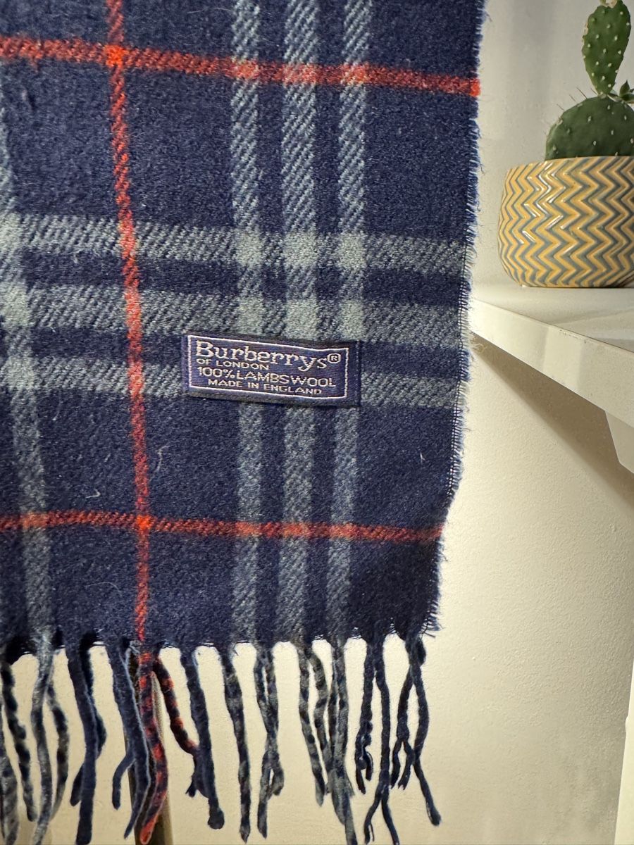 Burberry Foulard & Sciarpe: Écharpe Burberry originale – Usato da St-Maurice venduto da Nikitas_P 2
