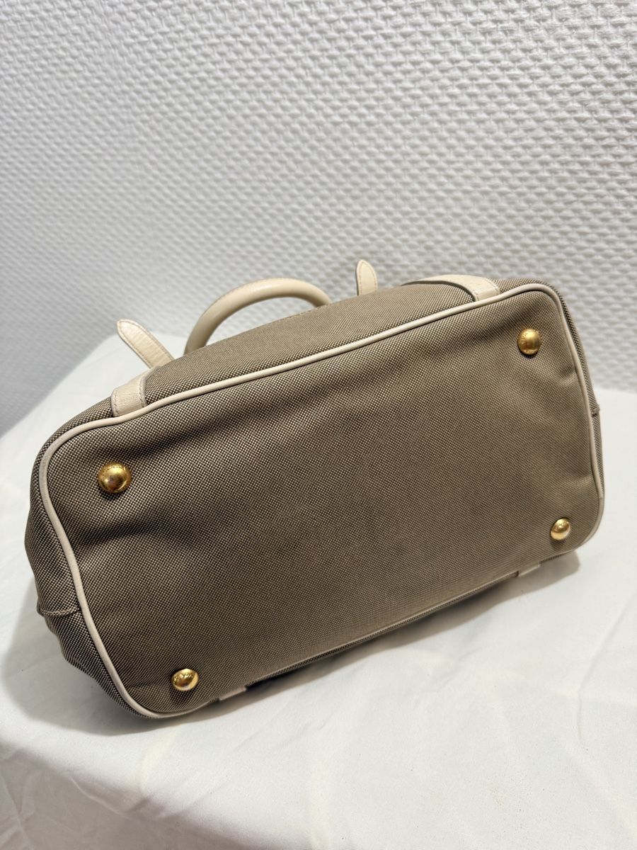 Prada Borse da donna: Prada Tote Bag Beige Canvas Leather Trim – Usato da Geneve venduto da DarlingVintage 5