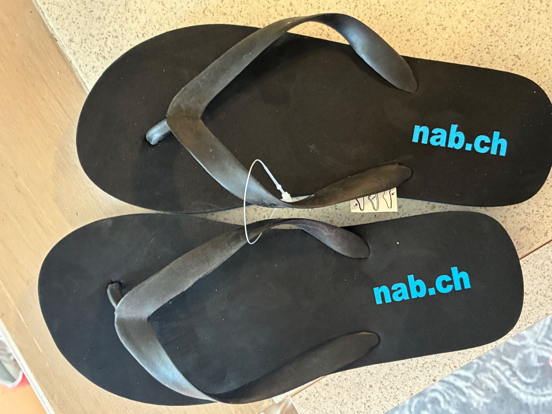 Flipper: Flipflops schwarz nab.ch Grösse 39. neu – Usato da Oberrüti venduto da Jomaru