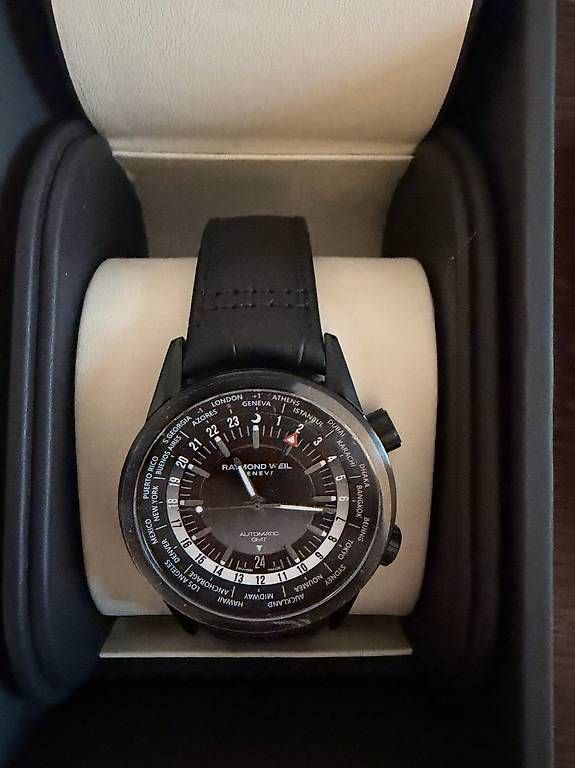 Raymond Weil Montres: Raymond Weil - Freelancer GMT - Black dial – Neuf avec emballage d'origine à Genève par Stegosaure