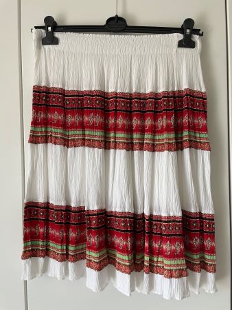 Rock weiss mit Ethno-Muster Grösse One Size guter Zustand