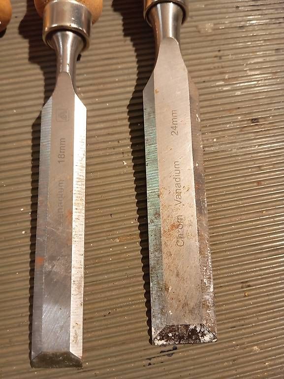 Tutti gli attrezzi: 4 Stechbeitel / Stemmeisen Set, Stahl – Usato da Basel venduto da Petergunn 2
