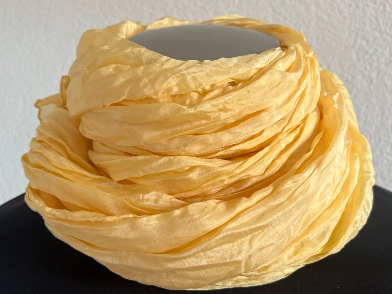 Colora Foulard & Sciarpe: Colora Schal, 100% Seide, warnes Gelb, NEU – Nuovo e nell'imballaggio originale da Worb venduto da farben20zauber