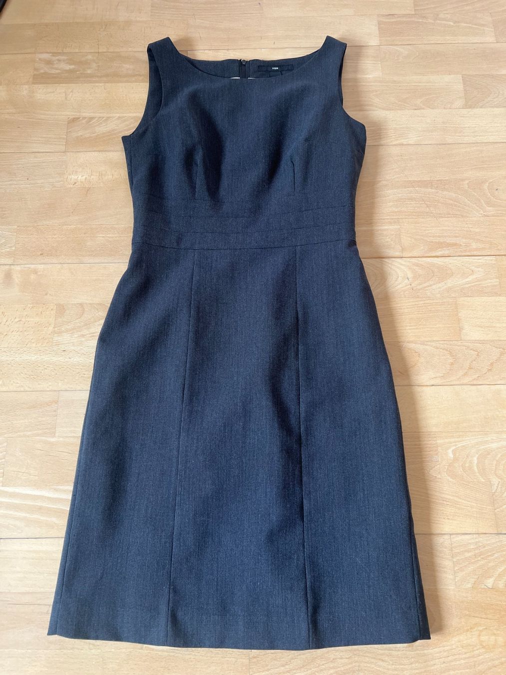 H&M Kleider: H&M Etuikleid, Gr. 36, Grau/meliert – Neu und originalverpackt aus Worb von farben20zauber 1