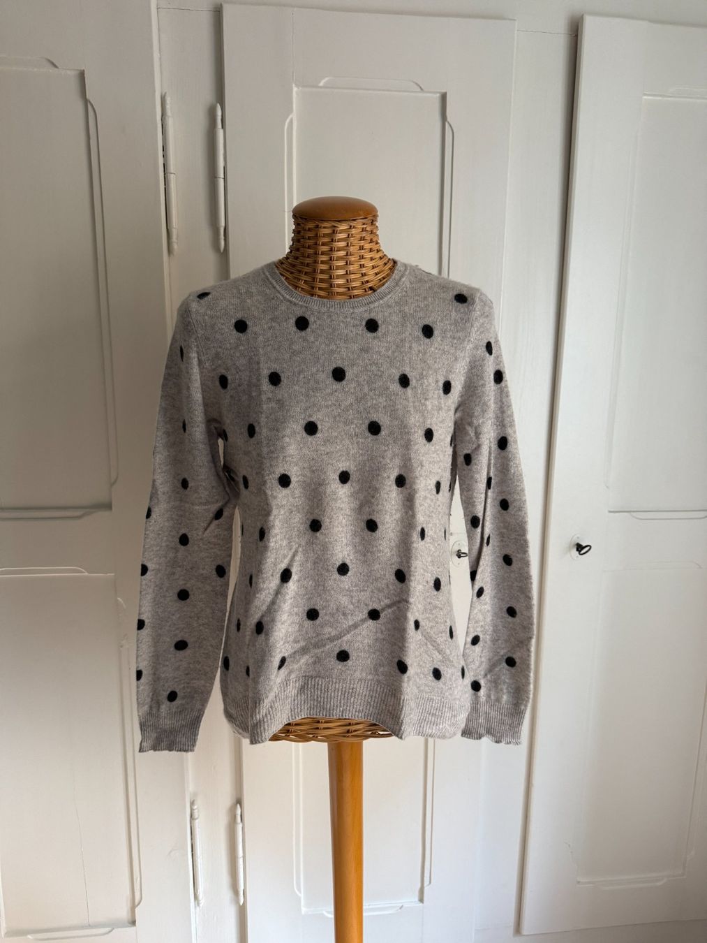 Pullover & Sweatshirts: CYNTHIA ROWLEY - Kaschmir Pullover hellgrau Polka Dots XL – Gebraucht aus Zürich von Diazaio