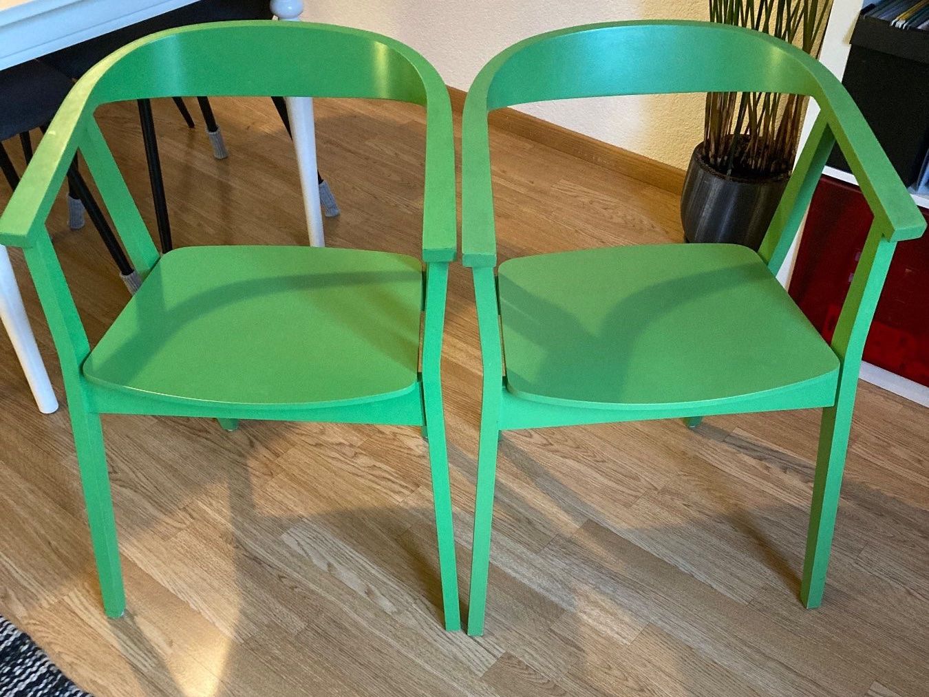 Stühle: 2 Stühle, grün – Gebraucht aus Zürich von bea_9jk2
