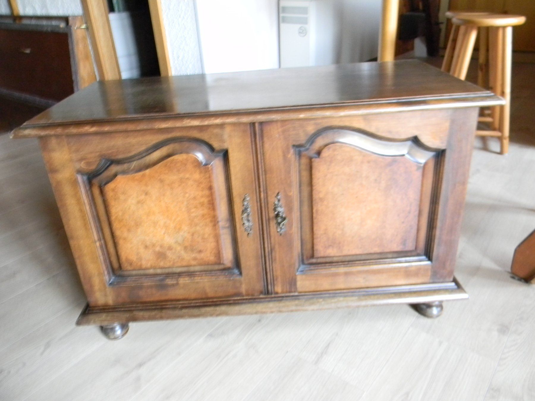 Credenze: petit buffet rustique 2 portes – Usato da Bournens venduto da monique048