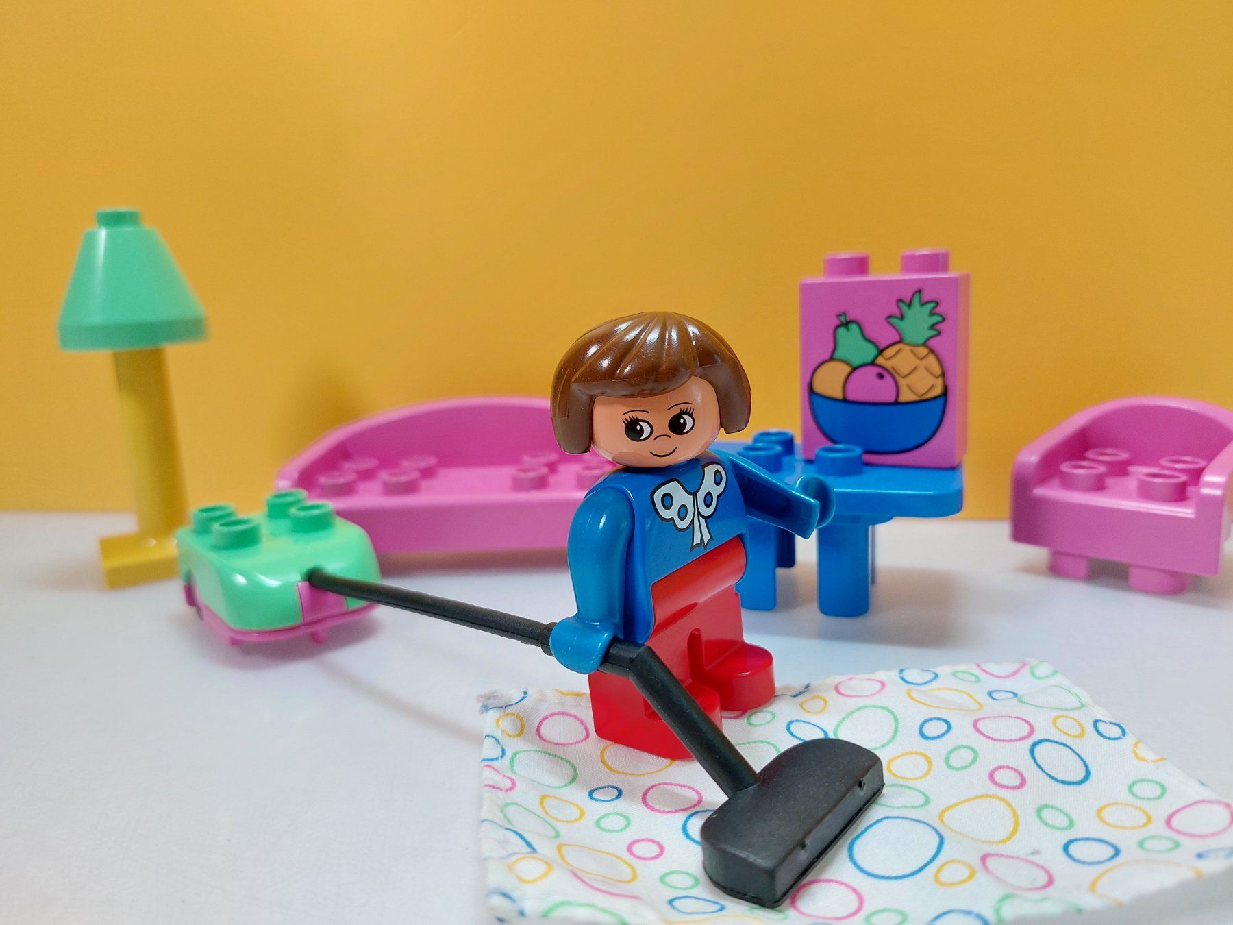 Lego Baukästen: LEGO DUPLO Wohnzimmer mit Staubsauber – Gebraucht aus St.Gallen von TinasBauundSpiel 1
