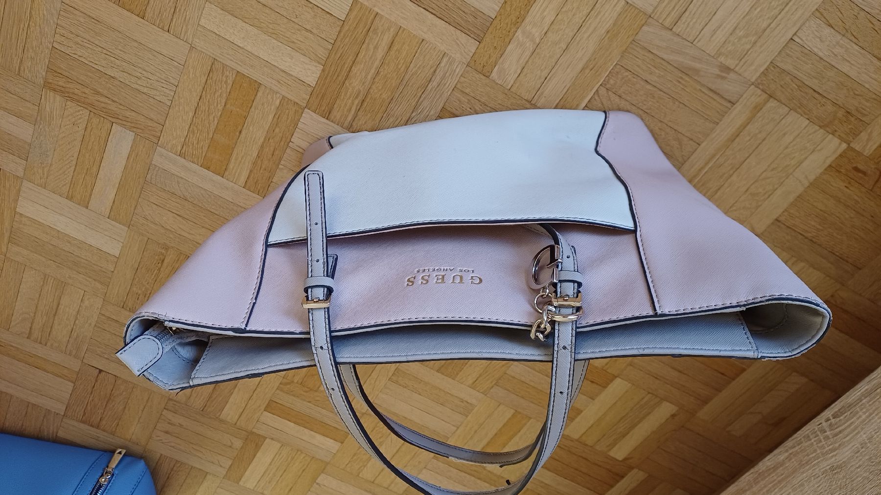 Guess Borse da donna: Guess Handtasche Sommerlich Pink ab 1CHF – Usato da Zürich venduto da hoeschtle 1
