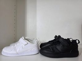 2 Paar Nike Kinder Schuhe Grösse 26