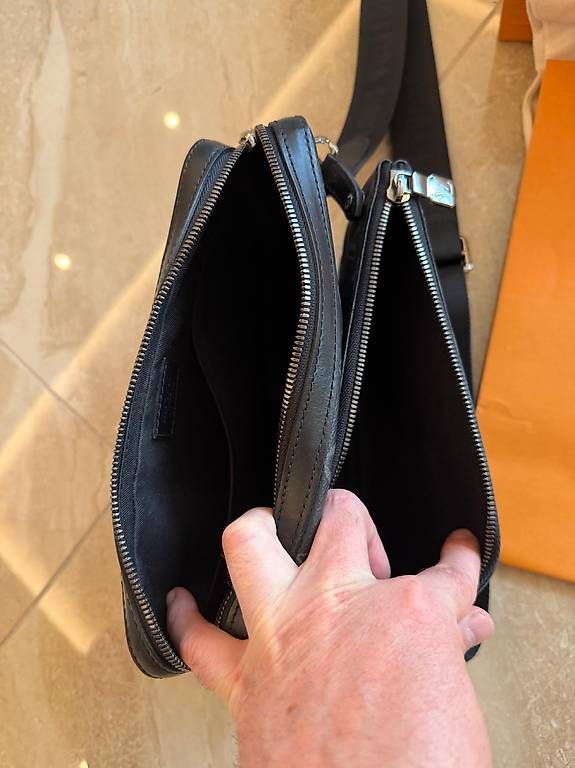 Sacs: Louis Vuitton Trio Messenger Monogram Eclipse - Full Set  – D'occasion à Diessenhofen par deu_5fnl 3