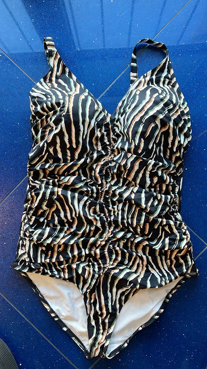Costumi da bagno & Bikini: Badeanzug mit Zebra-Muster – Nuovo e nell'imballaggio originale da Matzingen venduto da mikica71