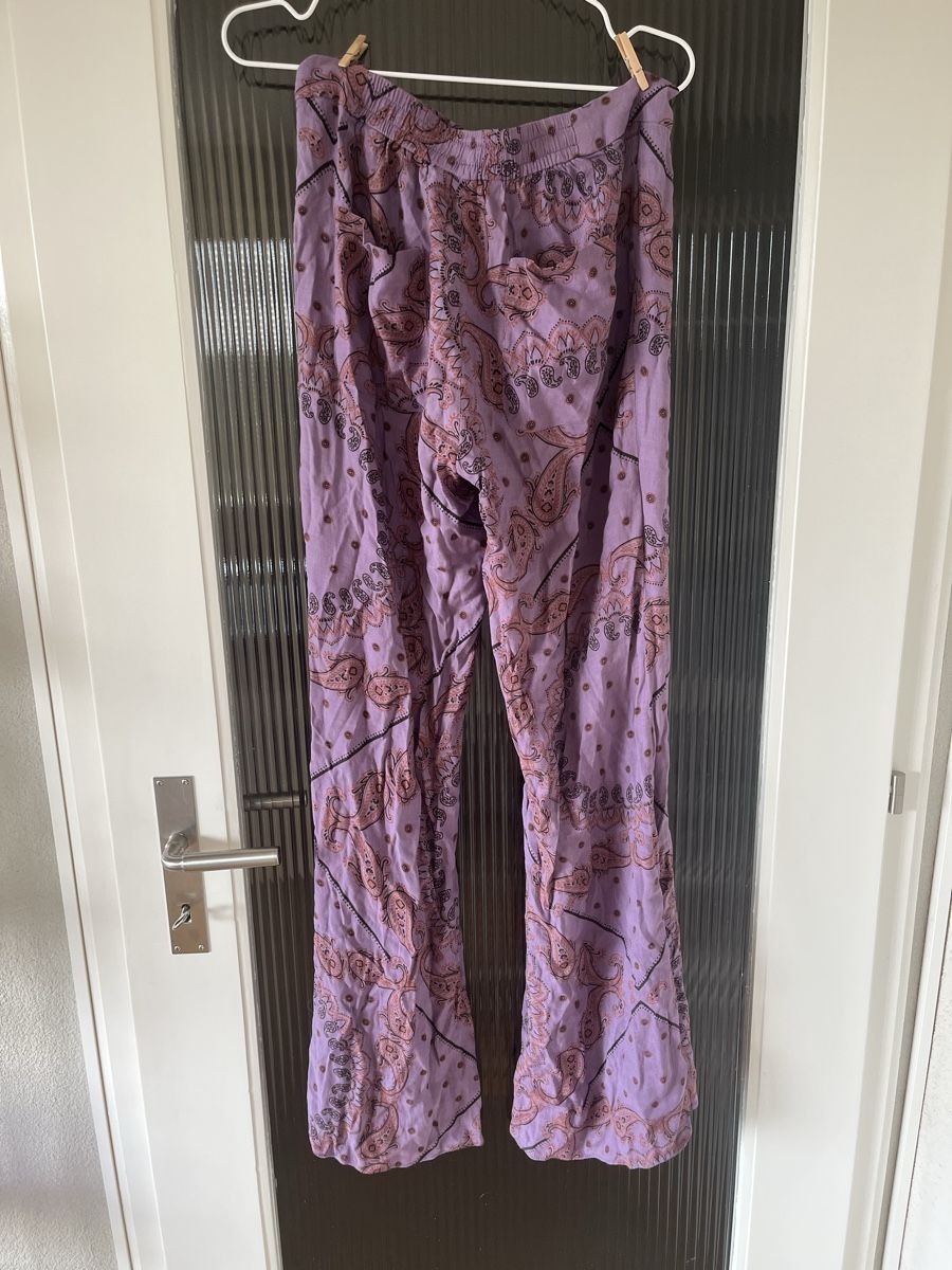 Zara Hosen: Pantalon flare à motifs – Gebraucht aus Fribourg von ine_y5jc 1