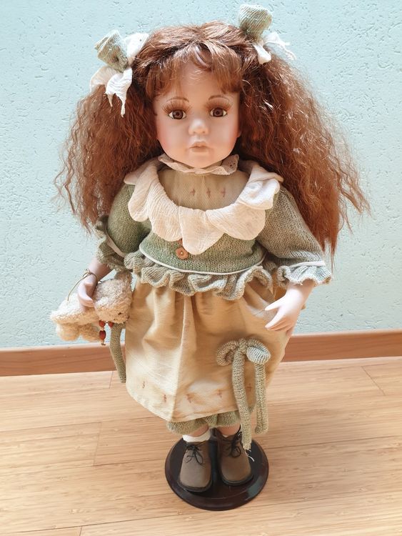 POUPEE EN PORCELAINE 1000 141 (Gebraucht) in Murten für CHF 10.9 – mit
