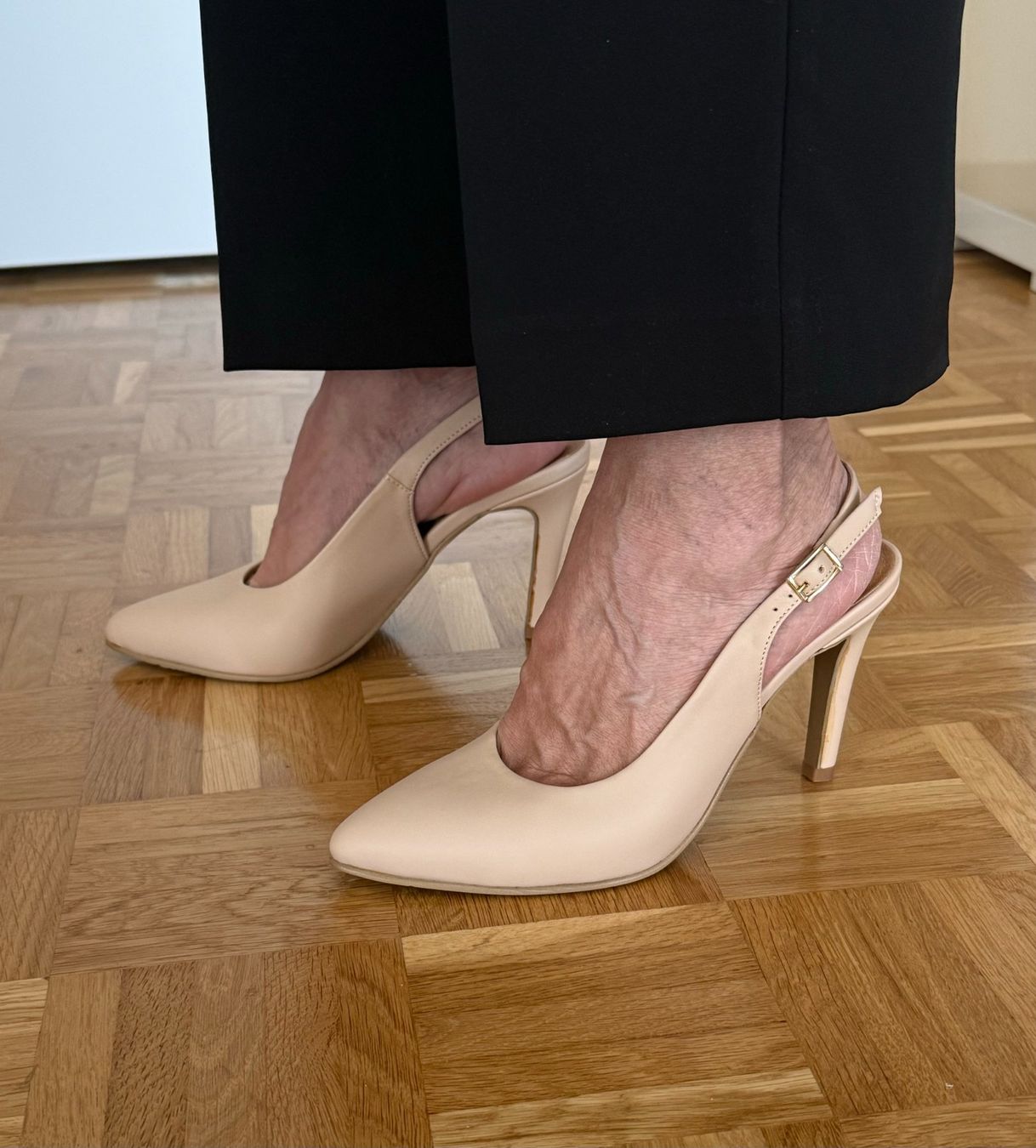 Scarpe da donna: Slingback-Pumps in der Farbe Nude – Nuovo e nell'imballaggio originale da Lachen SZ venduto da portbrin