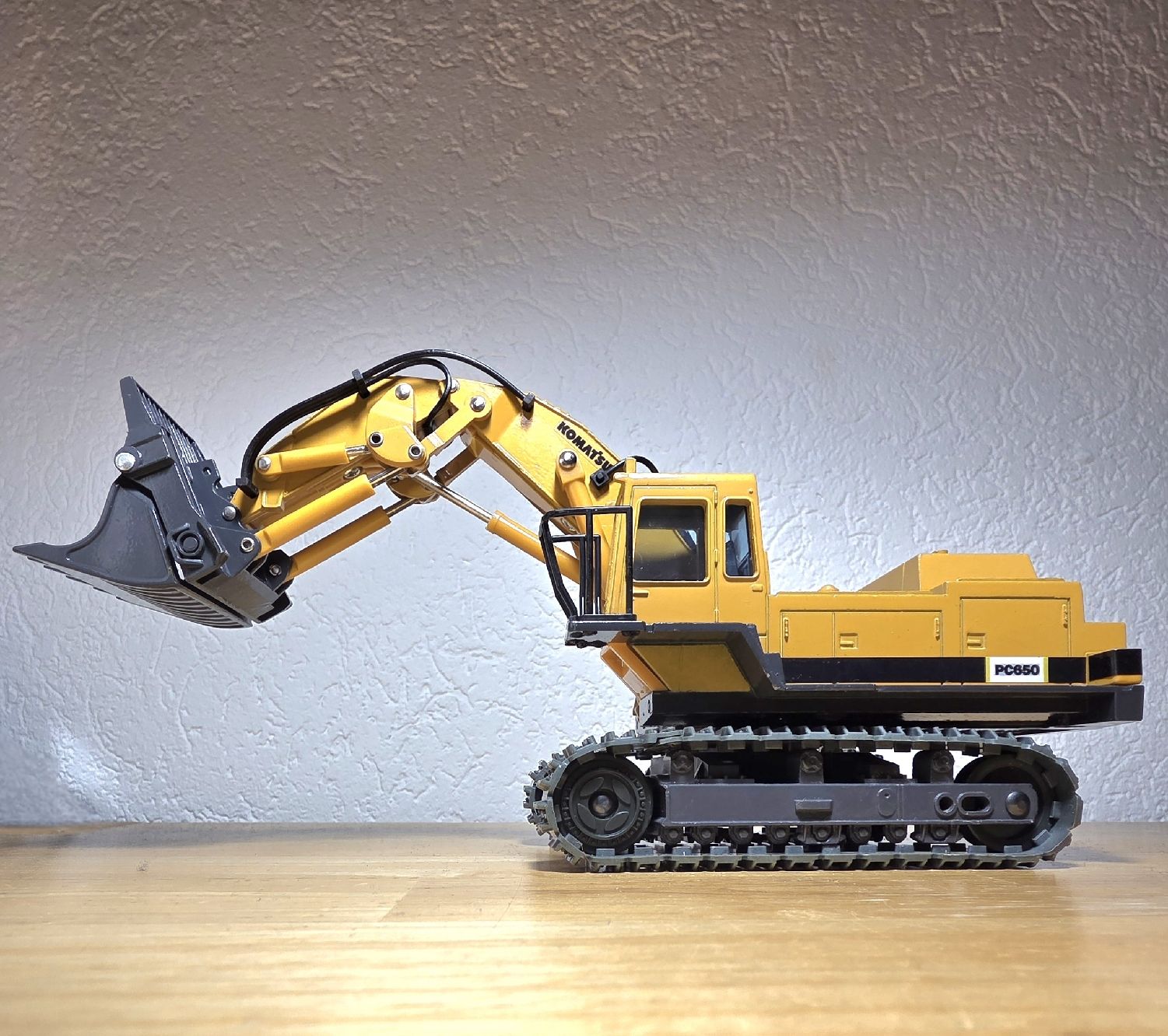 Komatsu Bagger: Komatsu PC650 Bagger – Gebraucht aus Männedorf von Modellbau-wyss 2
