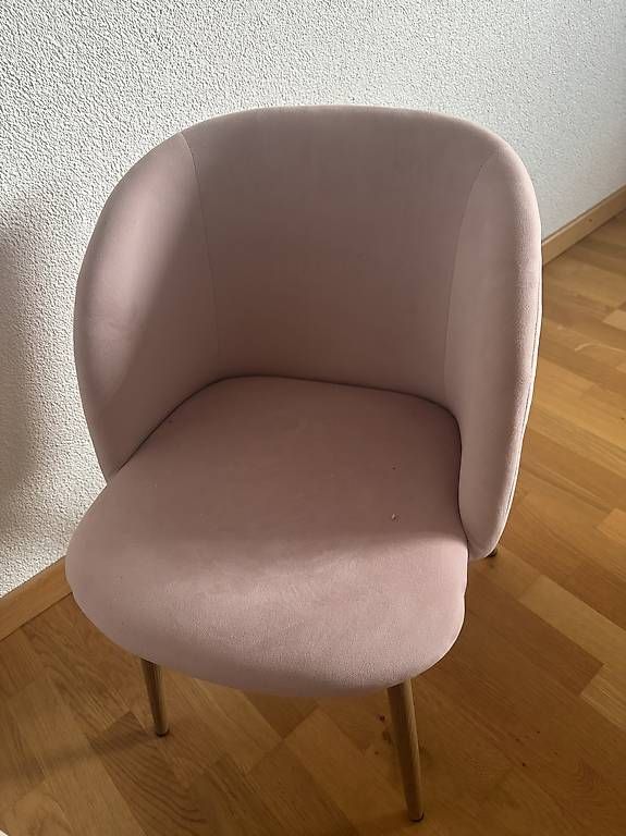 Tables: Kindertisch mit rosafarbenem Samtstuhl – D'occasion à Langenthal par BodyandSoul 1