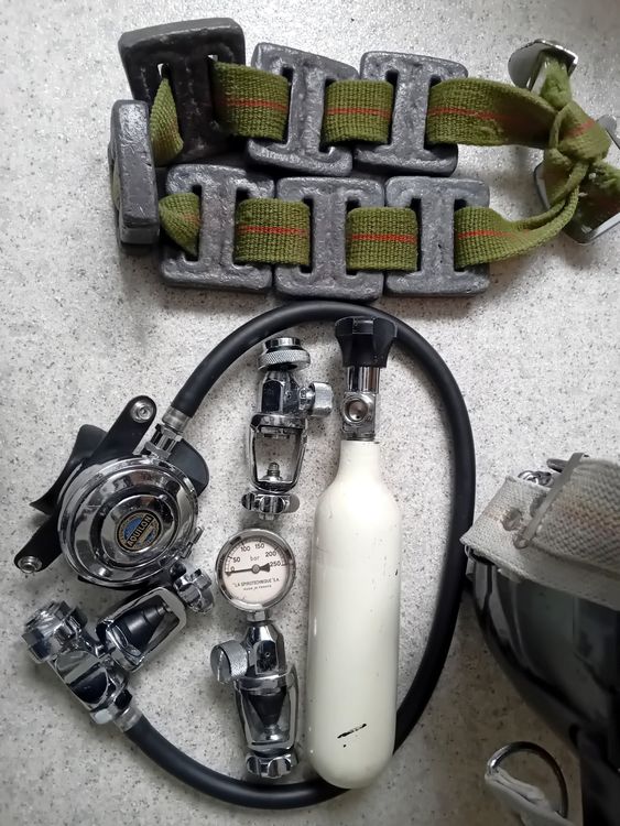 PROFONDIMETRES/DEPTH GAUGES - Collectionneur de vieux détendeurs