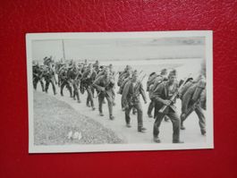 Photokarte Militär 2 Weltkrieg Soldaten Marsch