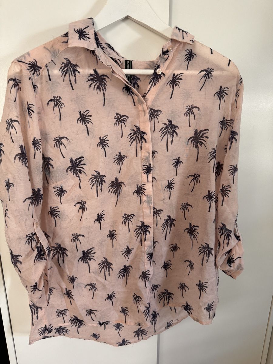 Stradivarius Camicette: Hellrosa Bluse mit Palmen Stradivarius XL – Nuovo (secondo la descrizione) da Richterswil venduto da Manu55555