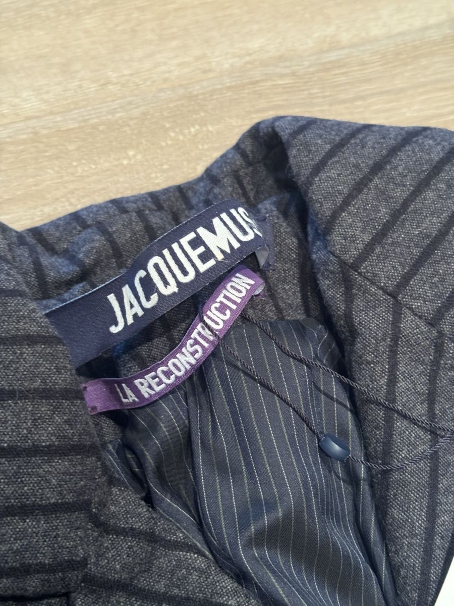 Jacquemus Giacche: Jacquemus grey pinstripe, reconstructed blazer, new – Nuovo e nell'imballaggio originale da Zürich venduto da EShopping81 2