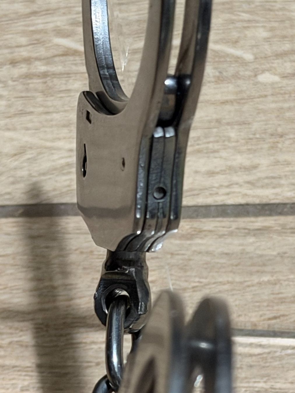 Autres événements d'entreprise et fêtes: Metall-Handschellen mit Kettenverbindung und Schlüssel – D'occasion à Liestal par ElektraG 5