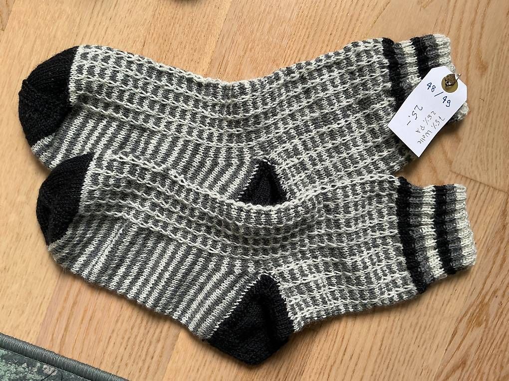 Chaussettes: Socken handgestrickt Gr 48/49  – Neuf avec emballage d'origine à Liestal par Strigg-Grossmami 2