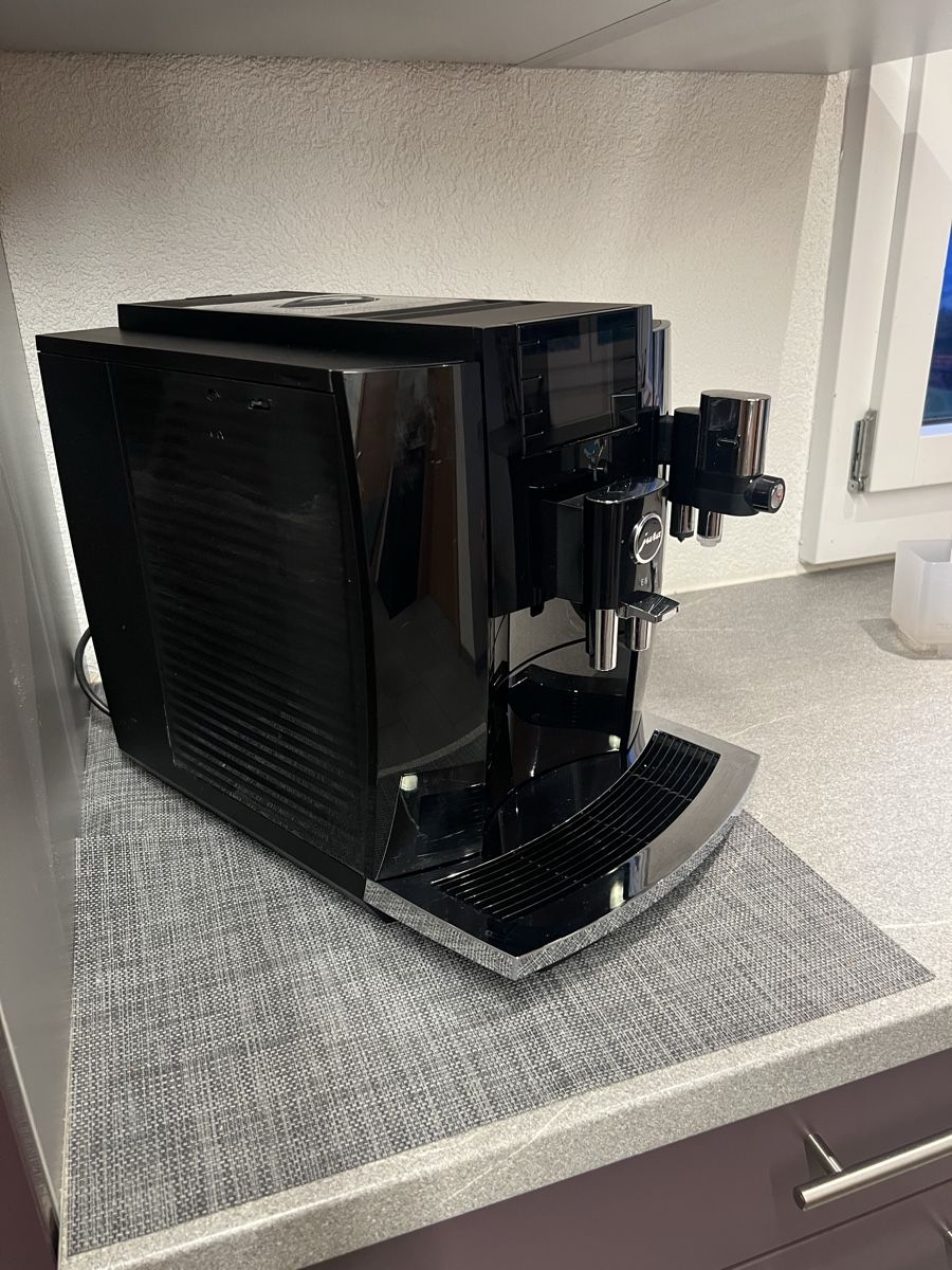 Jura Machines à café & Machines à expresso: Jura Kaffeemaschine E8 – D'occasion à Süderen par jha_5rlx 1