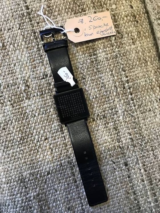 schwarze QLOCKTWO Uhr, auf Italienisch, sehr guter Zustand