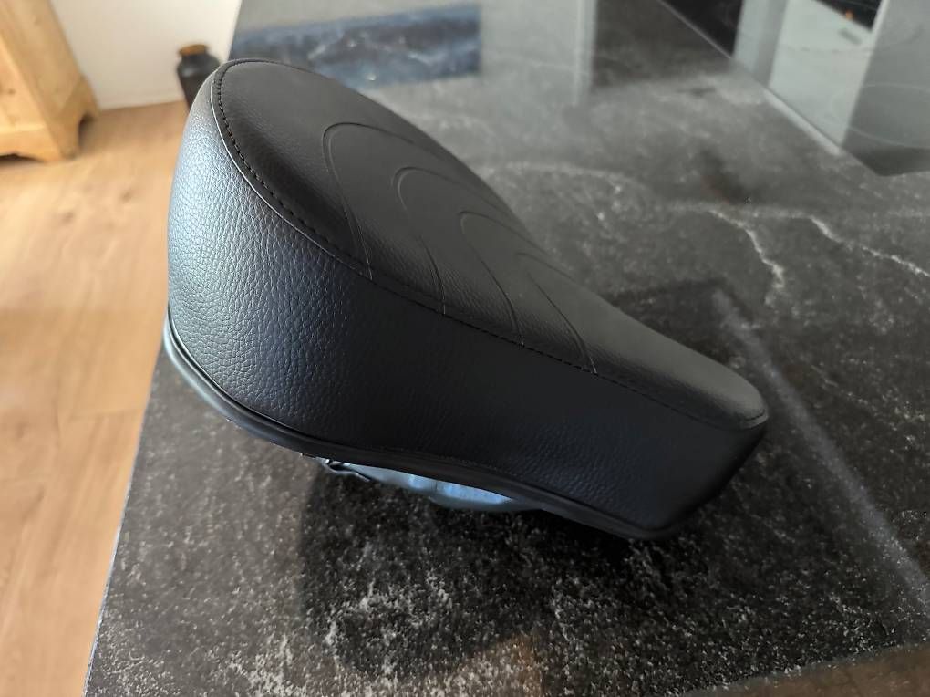Mofa-Ersatzteile: Neuer Puch Sattel  – Neu und originalverpackt aus Elsau von install2