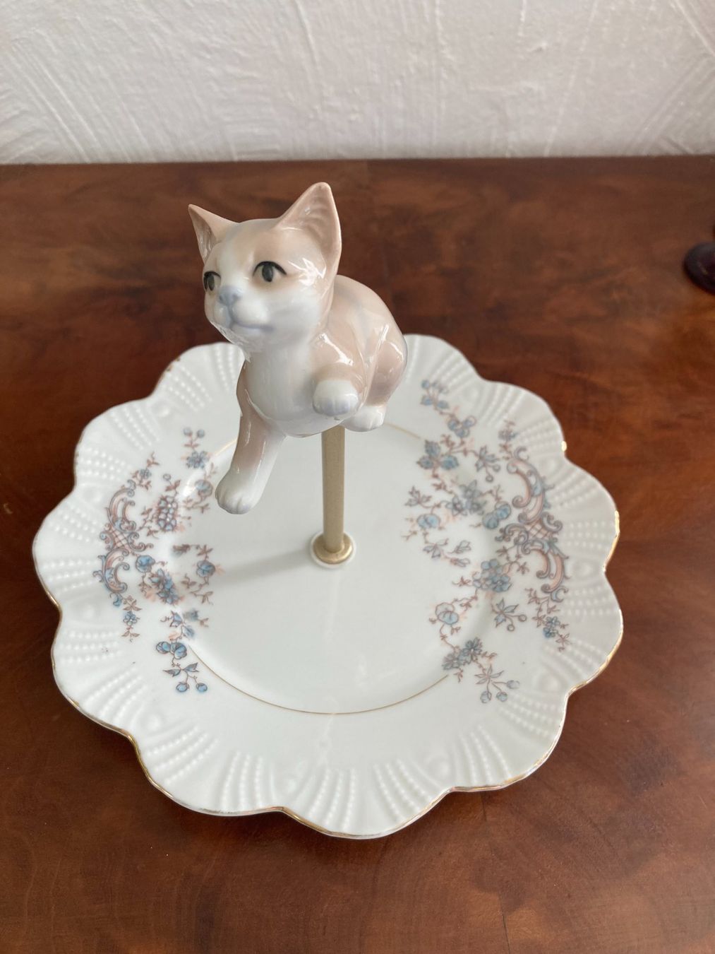 Piatti: Etagere mit Porzellan -  Kätzchen – Usato da Subingen venduto da ArtBead 2