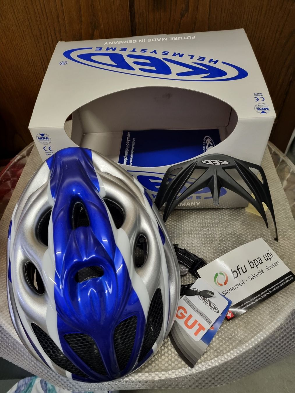 Caschi: Velohelm Gr. M  NEU – Nuovo e nell'imballaggio originale da Gossau SG venduto da Ennerdue 3