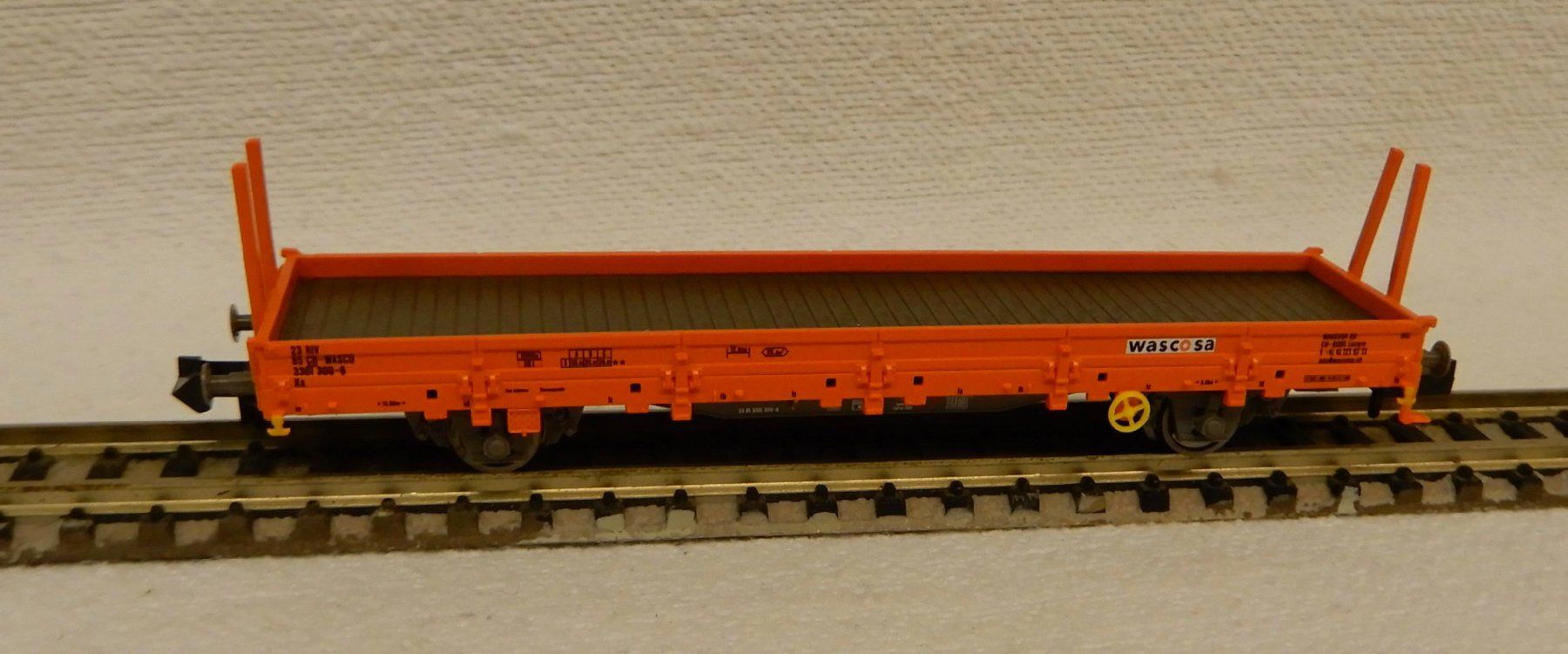 Fleischmann Modellini di ferrovie: Fleischmann Containertragwagen mit Container – Nuovo e nell'imballaggio originale da Rupperswil venduto da Ropi03 1