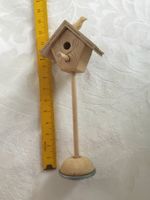 Älteres Vogelhäuschen aus Holz für das Puppenhaus