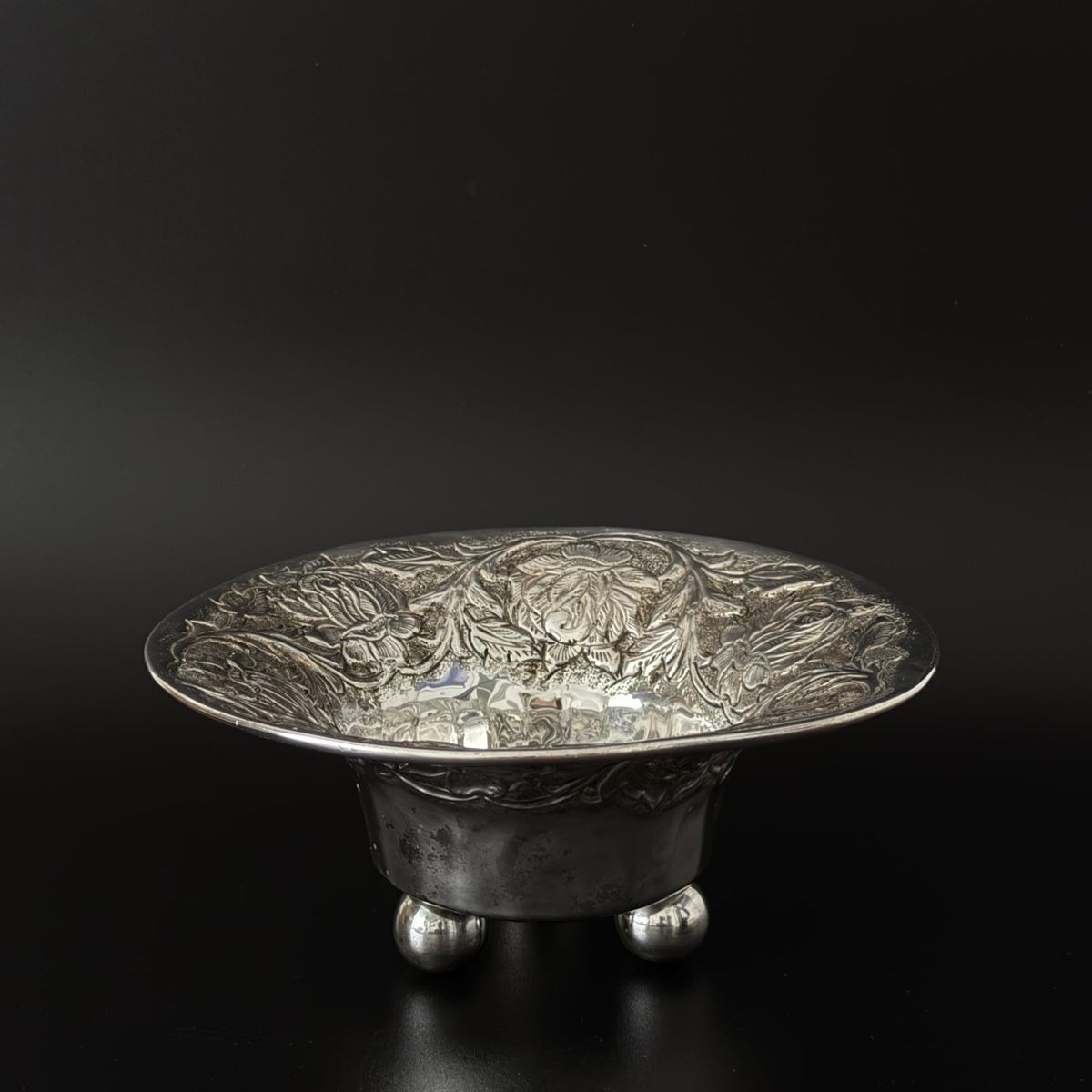 Schalen: Versilberte Schale auf Kugelfüsse – Gebraucht aus Luzern von downtonabbey