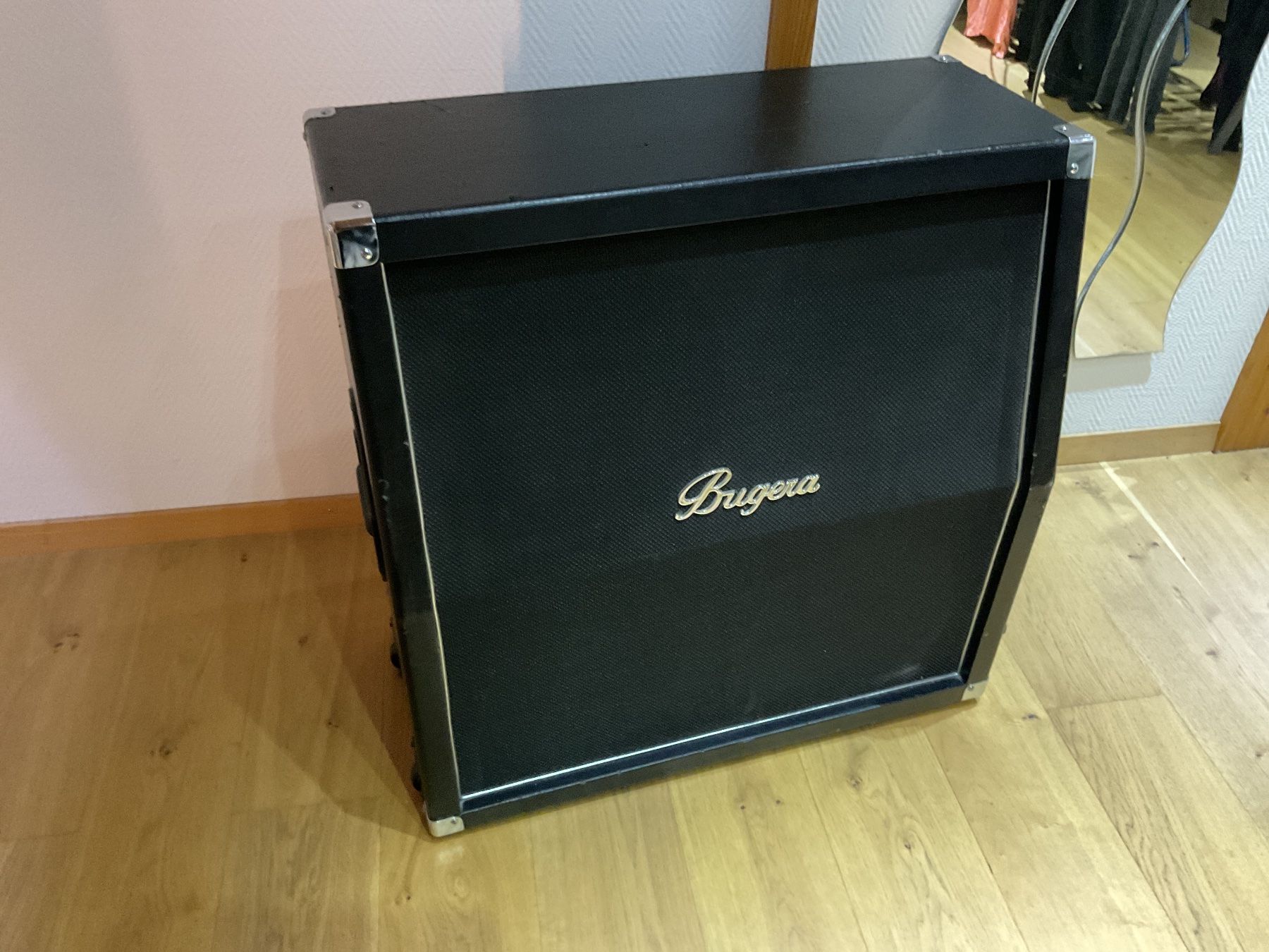 Lautsprecher: Bugera 412H-BK Gitarrenverstärker Box – Gebraucht aus Niederwil SG von Melar01