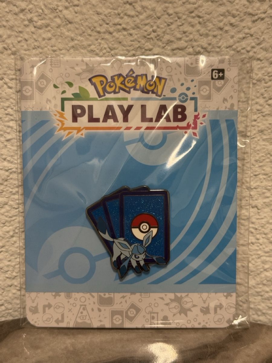 Pokémon Plaketten & Abzeichen: Pokemon Play Lab pin Glaceon OVP – Neu und originalverpackt aus Lausen von Flaze