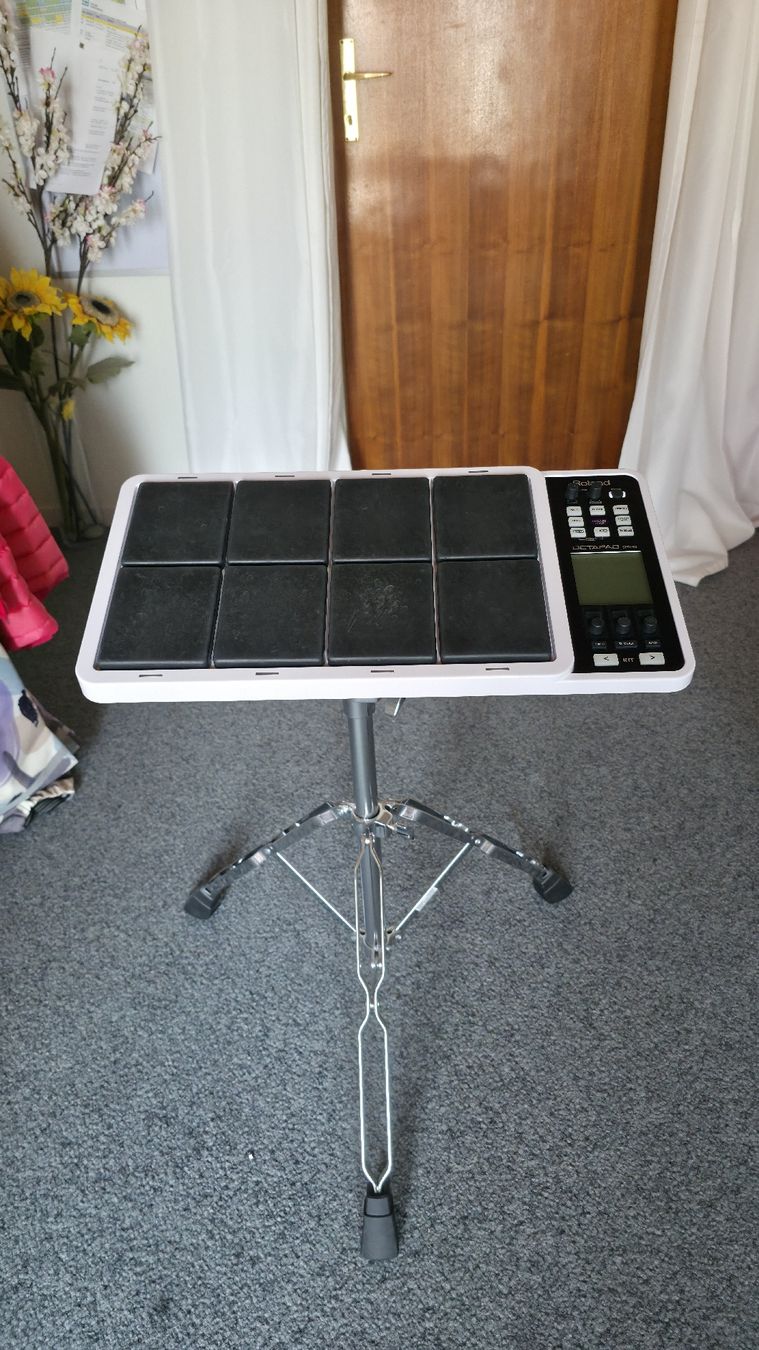 Roland Strumenti musicali: Roland Octapad-30 mit Sitz, Stand, 3 Pedale – Usato da Illighausen venduto da emlyndavies 8