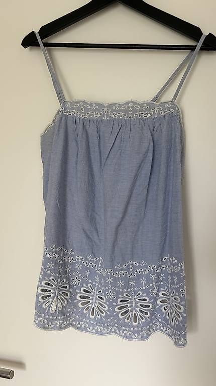 Tops: Sommeroberteil blau mit Lockstickerei – D'occasion à Neuheim par Vinn
