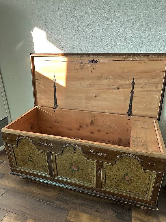 Truhen: Alte Truhe – Gebraucht aus Sutz von hei_danielaf 2