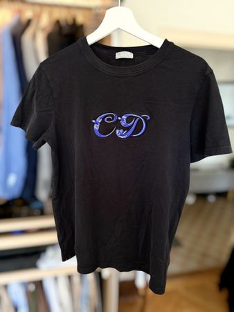 Dior x Kenny Scharf – T-shirt logo CD brodé noir/bleu