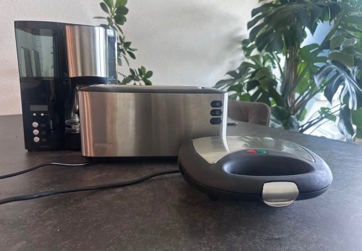 Elettrodomestici da cucina: 🏡 Kitchen Set | Coffee Machine, Toaster & Sandwich Maker – Usato da Nyon venduto da kar_c6x9 1