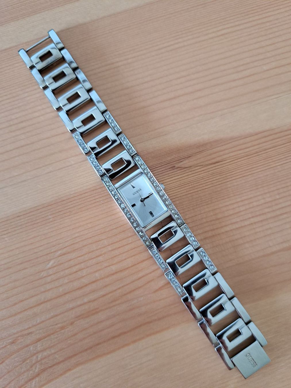 Guess Orologi: Elegante GUESS Uhr, Damen – Nuovo (secondo la descrizione) da Thalwil venduto da Pescara13 1