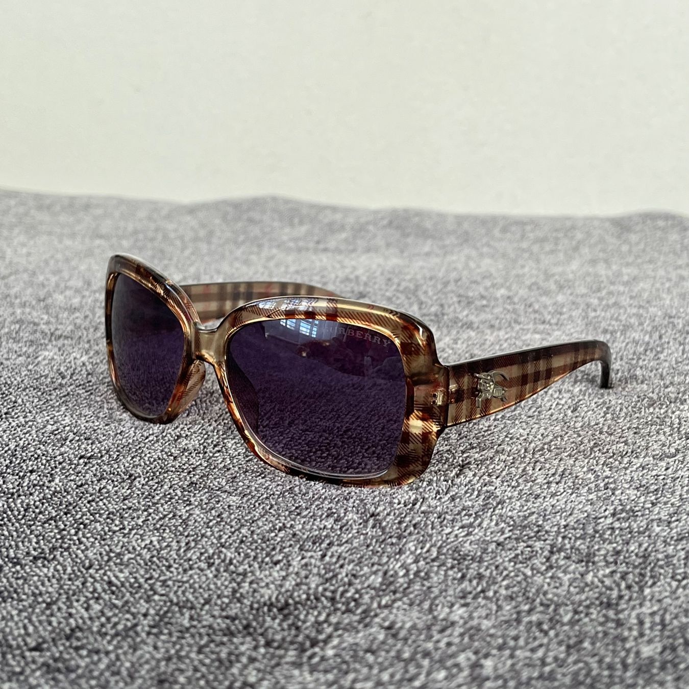 Burberry Occhiali & Lenti: Burberry Plaid Sunglasses / Sonnenbrille – Usato da Zug venduto da saskia-chiara
