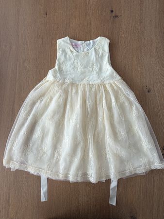 Mädchenkleid in der Farbe Gelb Size ca. 4-5Y, 130
