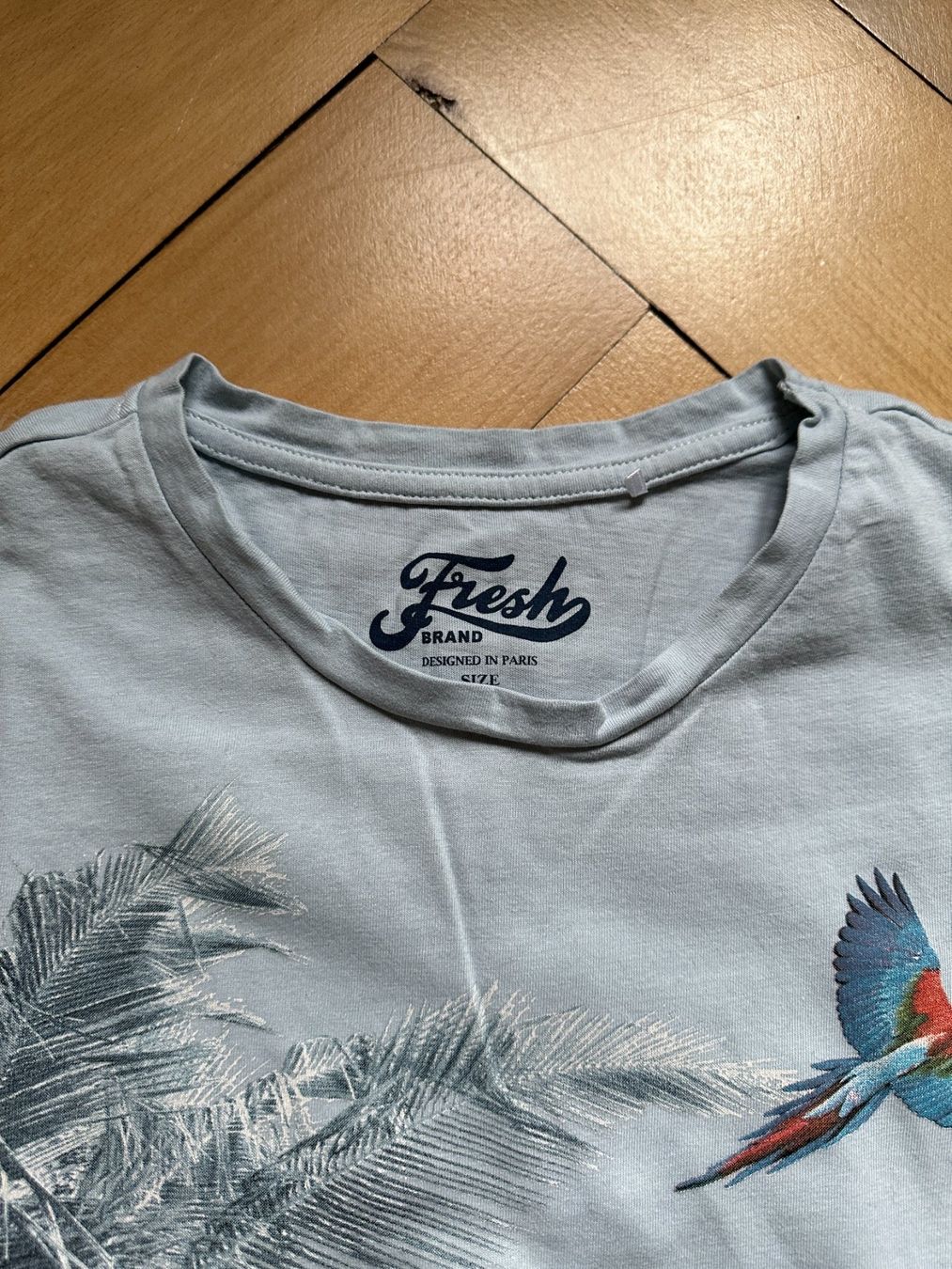 T-shirt: FRESH - T-Shirt hellblau mit Papagei M – Usato da Zürich venduto da Diazaio 1