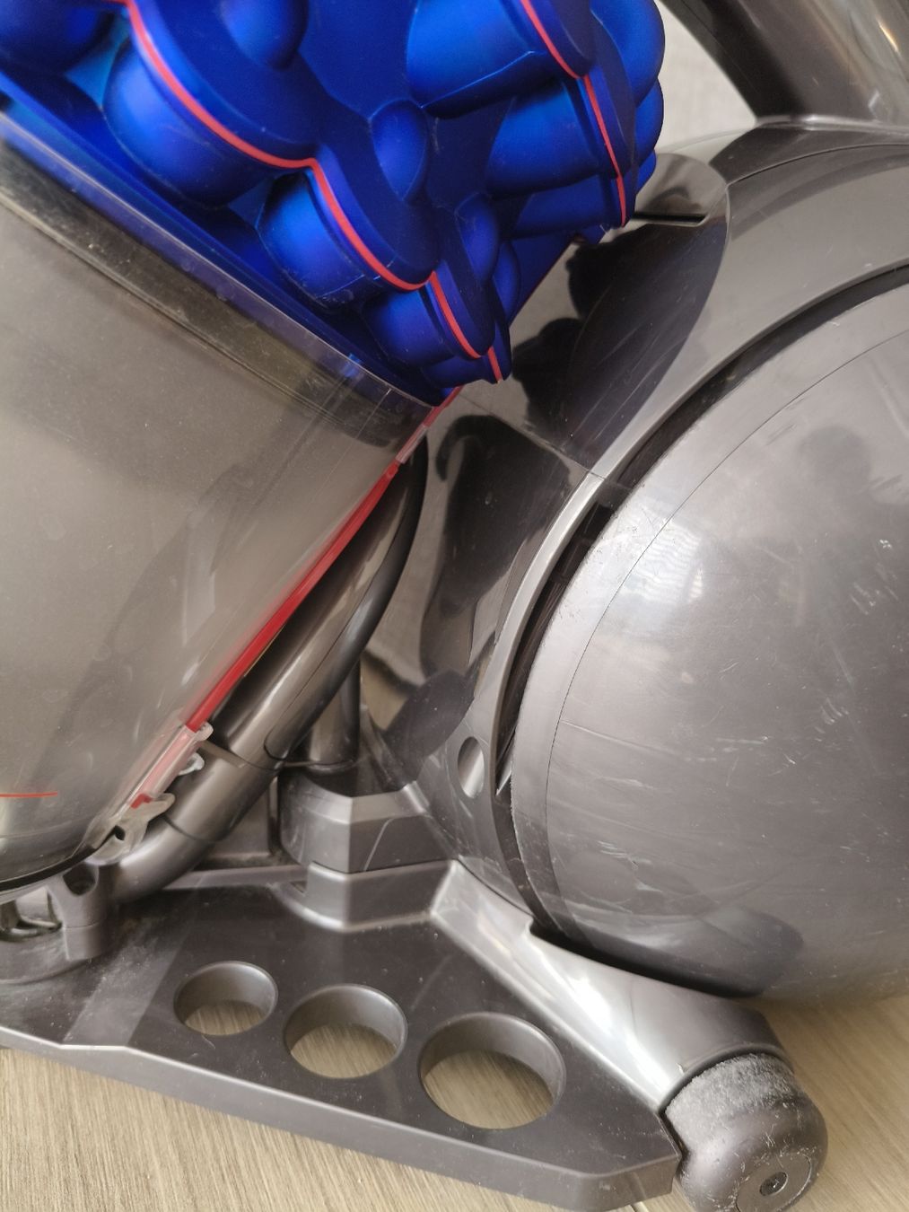 Dyson Aspirapolveri & Accessori: Dyson DC52 Multifloor Cinetic – Usato da Monthey venduto da lesaffairesdecamille 4