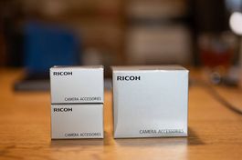 2 Akkus für Ricoh GRiii Kameras + Ladeschale. Neuwertig